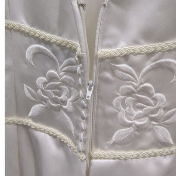 Ilissa Designed by Demetrios White A-Line Empire Waist Wedding Dress - Picture 4 of 10